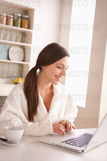 Young woman using laptop. Photo : Rob Lewine