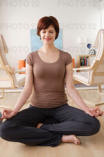 Young woman meditating. Photo : Rob Lewine