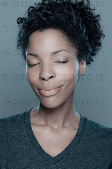 Studio shot of smiling young woman. Photo : Rob Lewine