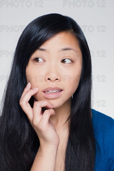 Studio portrait of young woman. Photo : Rob Lewine