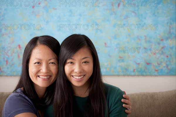 Portrait of mother and adult daughter. Photo : Rob Lewine