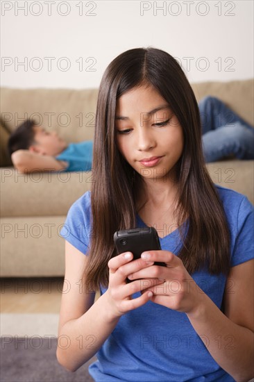 Girl using smartphone. Photo : Rob Lewine