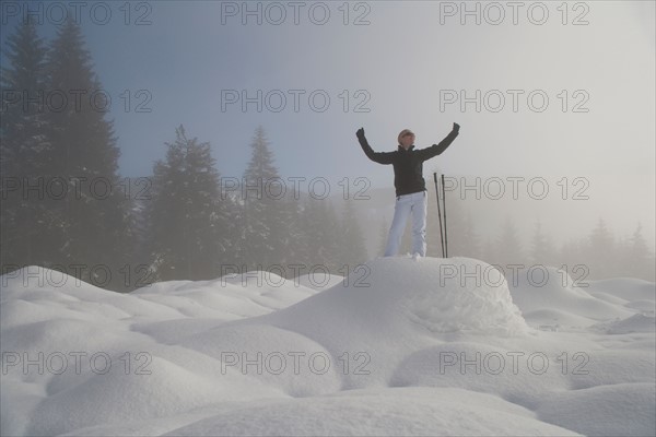 Austria, Maria Alm. Young woman hiking in winter scenery. Photo : Mark de Leeuw