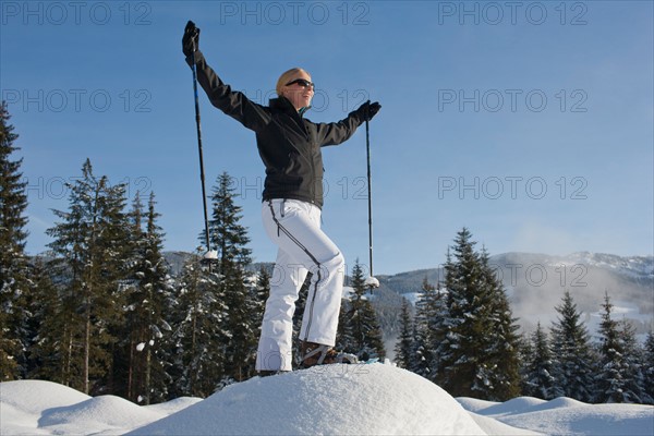 Austria, Maria Alm. Young woman hiking in winter scenery. Photo : Mark de Leeuw