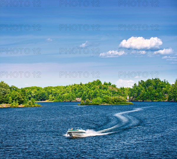 USA, Ontario, Georgian Bay. Speed boat on water. Photo : Elena Elisseeva