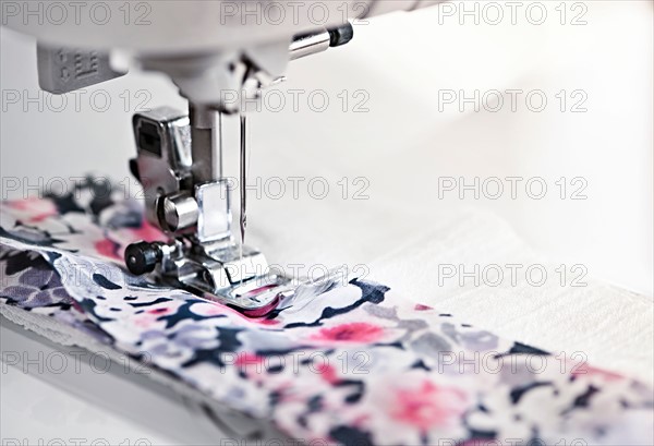 Close-up view of sawing machine in action. Photo : Elena Elisseeva