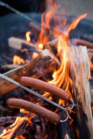 Sausages being grilled on bonfire. Photo : Jessica Peterson