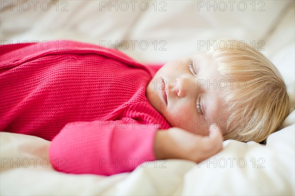 Portrait of baby girl (18-23 months) sleeping. Photo : Jessica Peterson