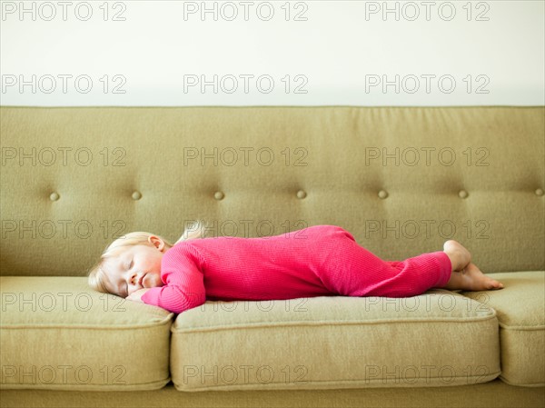 Portrait of baby girl (18-23 months) sleeping. Photo : Jessica Peterson