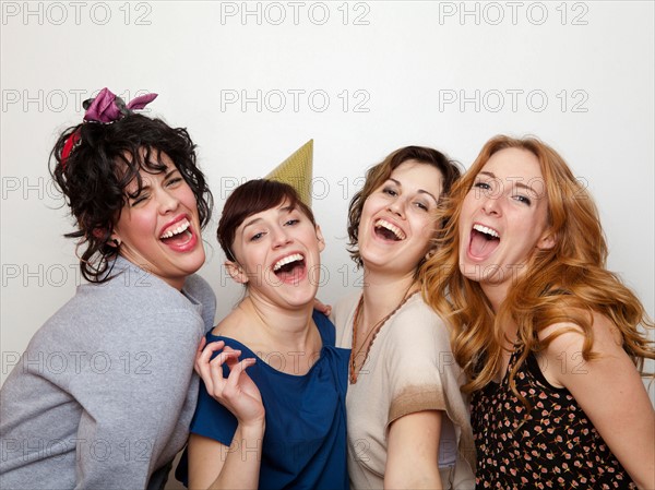 Studio Shot of young women singing . Photo : Jessica Peterson