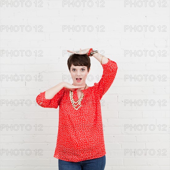 Studio Shot portrait of young woman . Photo : Jessica Peterson