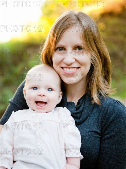 Portrait of mother and daughter (18-23 months). Photo : Jessica Peterson