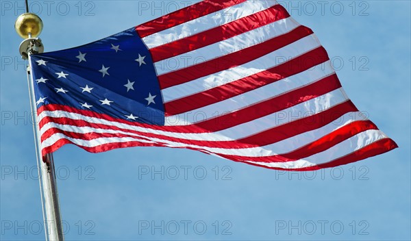 15 star US flag.