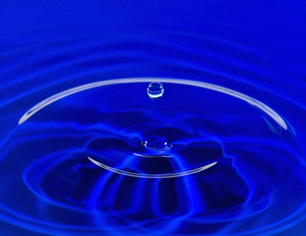Blue water splashing.