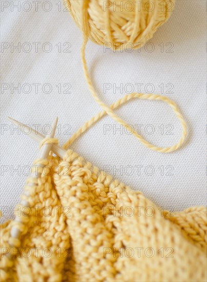 Knitting. 
Photo : Jamie Grill