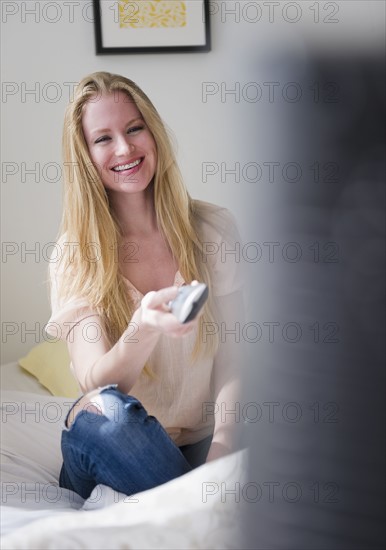 Woman watching tv. 
Photo : Jamie Grill