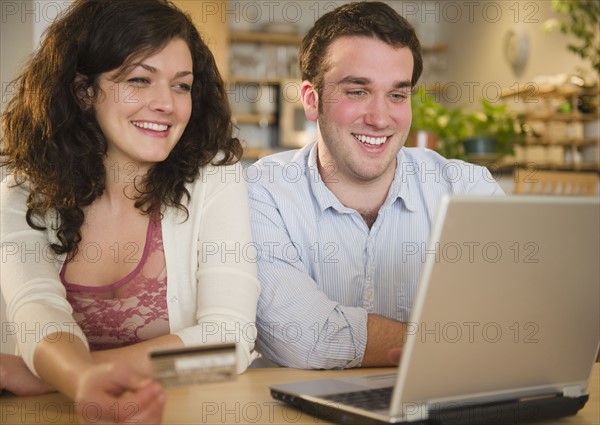 Couple online shopping.
Photo : Jamie Grill