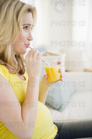Pregnant woman drinking juice.
Photo : Jamie Grill