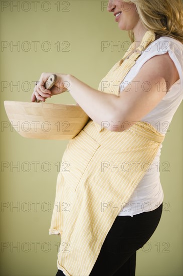 Pregnant woman preparing food. 
Photo : Jamie Grill