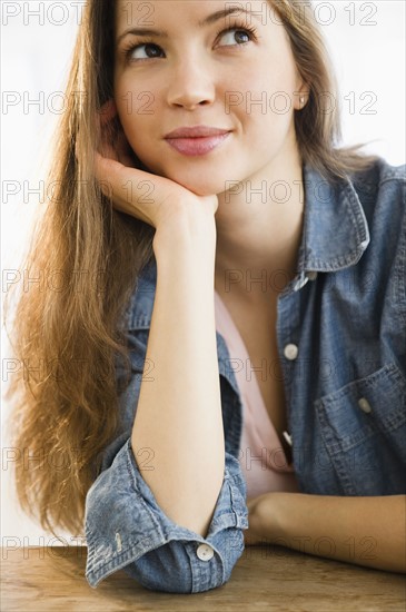 Woman leaning on elbow. 
Photo : Jamie Grill