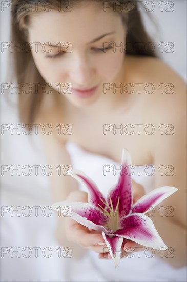 Woman relaxing in spa. 
Photo : Jamie Grill