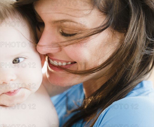 Mother with baby daughter (6-11 months). 
Photo : Jamie Grill