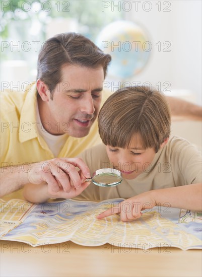 Father and son (10-11 years) reading map. 
Photo: Daniel Grill