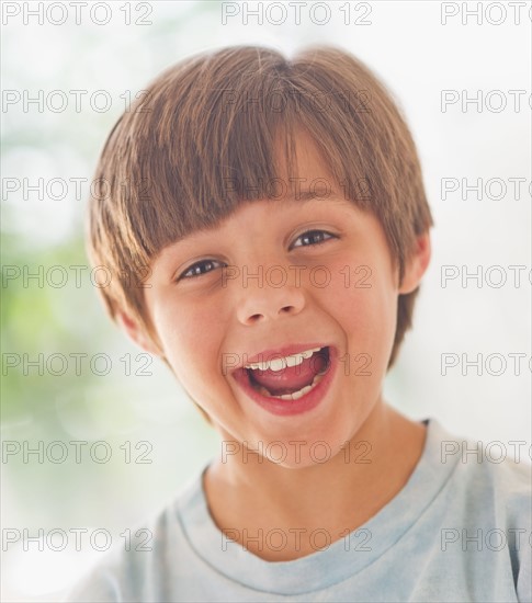 Portrait of laughing boy (10-11 years) . 
Photo : Daniel Grill