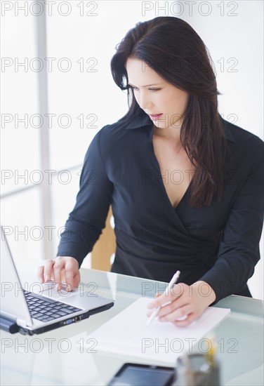 Businesswoman working at desk. 
Photo: Daniel Grill