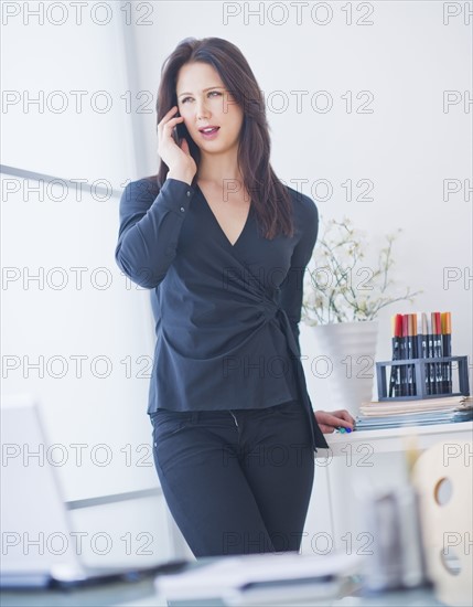Businesswoman talking on mobile phone.
Photo : Daniel Grill