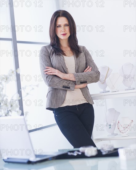 Portrait of businesswoman in office. 
Photo : Daniel Grill