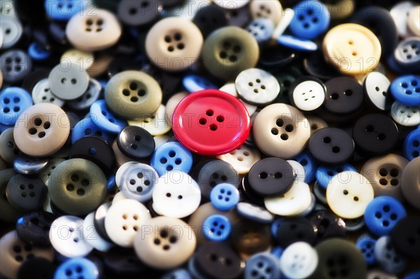 Close up of colorful buttons, studio shot. 
Photo : Daniel Grill