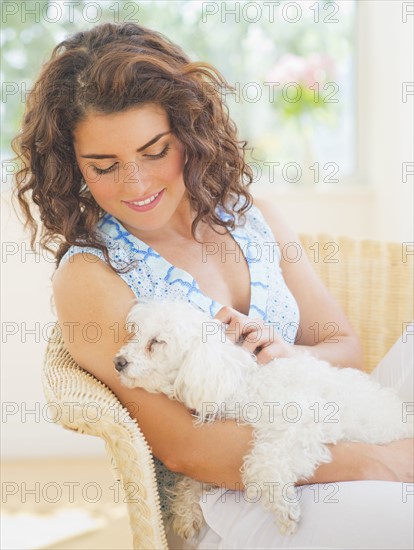 Portrait of woman with dog. 
Photo : Daniel Grill