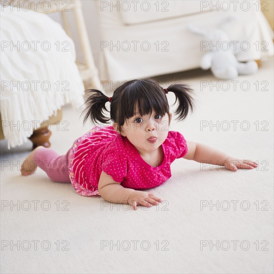 Baby girl (12-17 months) crawling on carpet. 
Photo: Daniel Grill