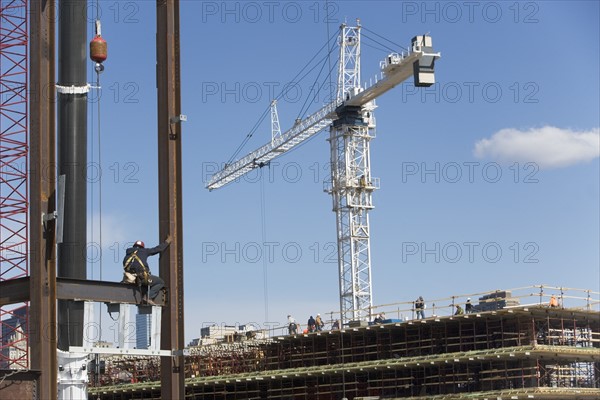 USA, New York, Long Island, New York City, Male worker on construction site. 
Photo : fotog