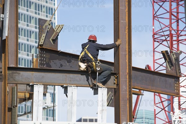 USA, New York, Long Island, New York City, Male worker on construction site. 
Photo : fotog