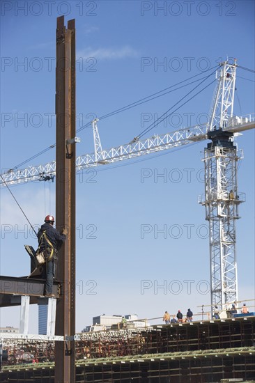 USA, New York, Long Island, New York City, Male worker on construction site. 
Photo : fotog