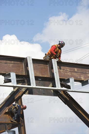 Male worker on construction site. 
Photo : fotog