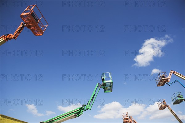 Cherry pickers on construction site. 
Photo : fotog