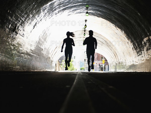 USA, California, Los Angeles, Man and woman running in tunnel. 
Photo: Erik Isakson