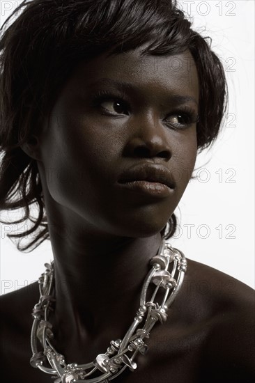 Portrait of young woman in necklace. 
Photo : Jan Scherders
