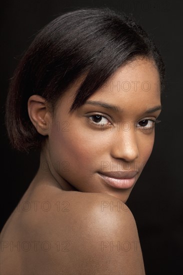 Beautiful young woman looking at camera. 
Photo: Jan Scherders