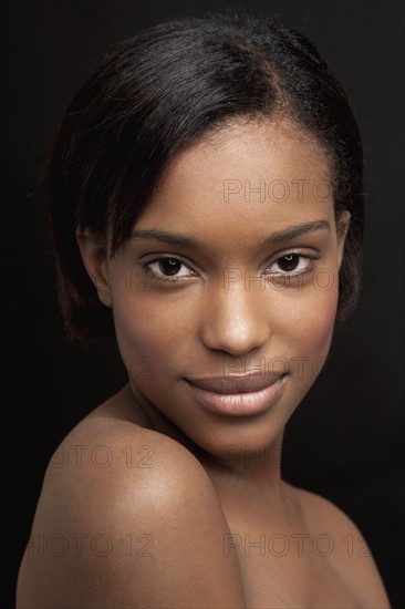 Beautiful young woman looking at camera. 
Photo : Jan Scherders