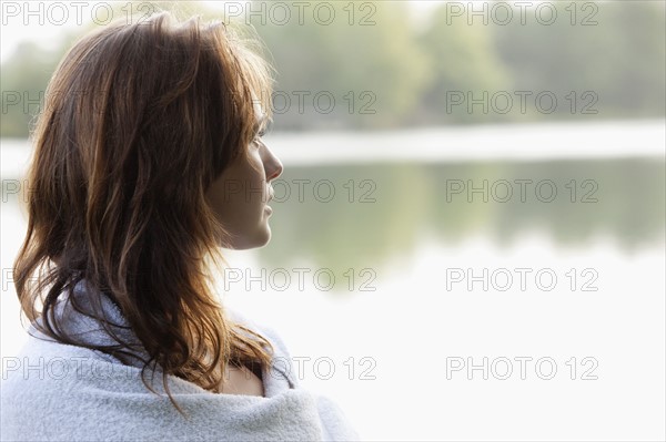 Young woman looking at lakeside. 
Photo: Jan Scherders