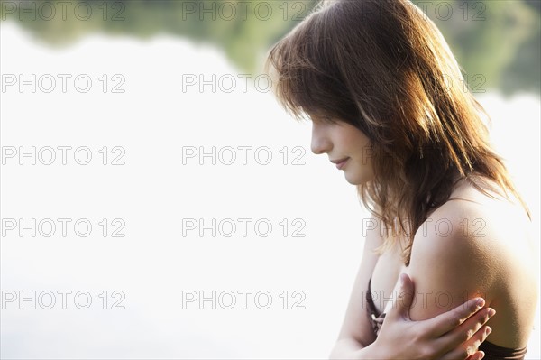Portrait of young woman against lake. 
Photo: Jan Scherders