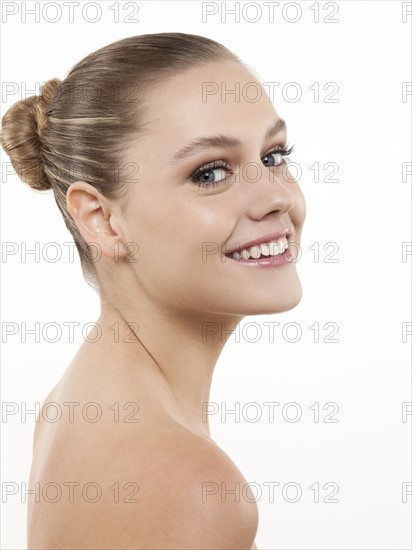 Portrait of cheerful young woman. 
Photo: Jan Scherders