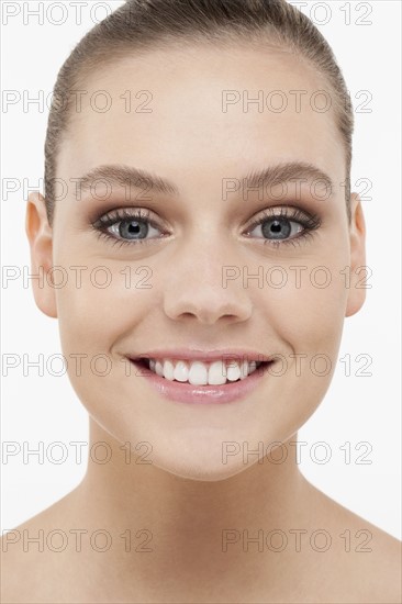 Portrait of smiling young woman. 
Photo : Jan Scherders