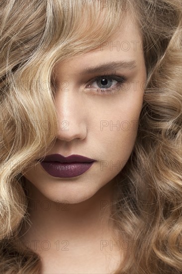 Portrait of beautiful girl with blonde curls. 
Photo : Jan Scherders