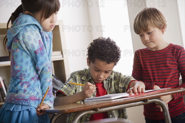 Three children (6-7, 8-9) at school. 
Photo : Rob Lewine