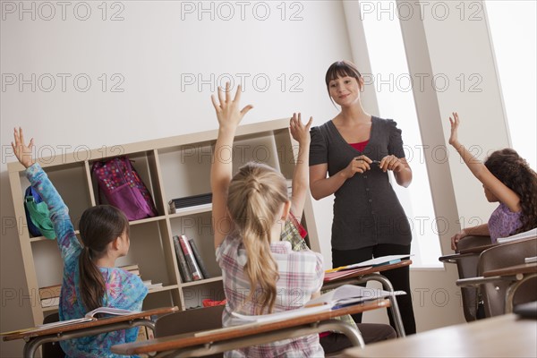 Teacher with schoolchildren (6-7,8-9). 
Photo : Rob Lewine